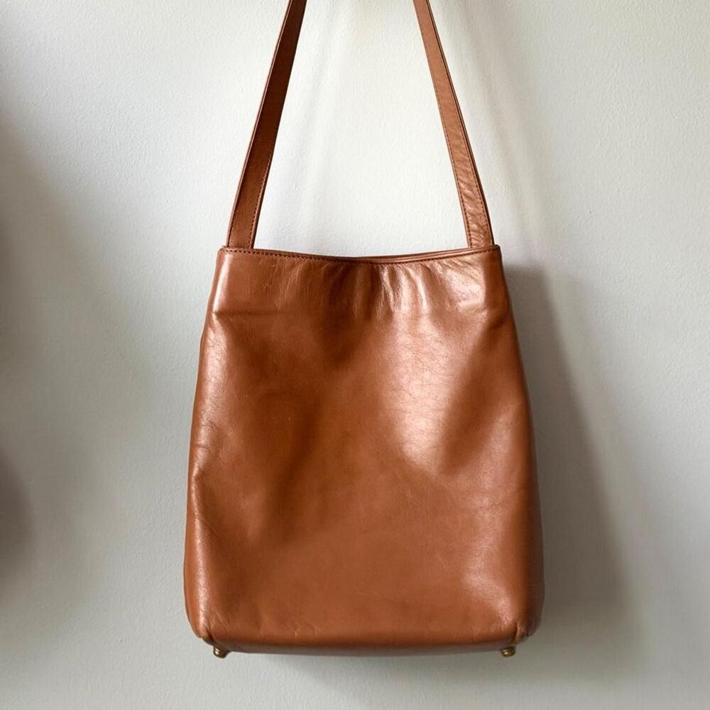 Vintage warm brown leather shoulder tote